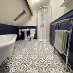 Sundial Cottage, Stunning 3 Bed With Hottub